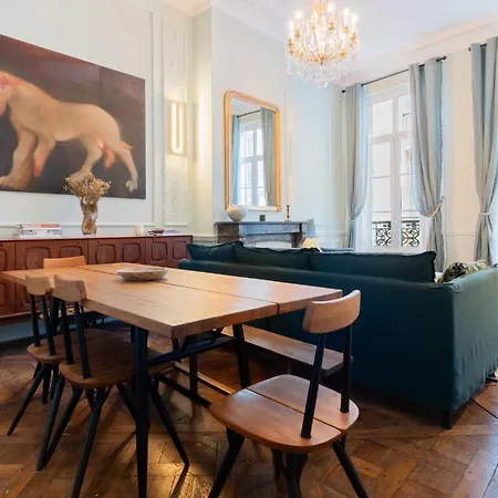 Le Vrai Style Parisien Au Centre Du Marais Parigi